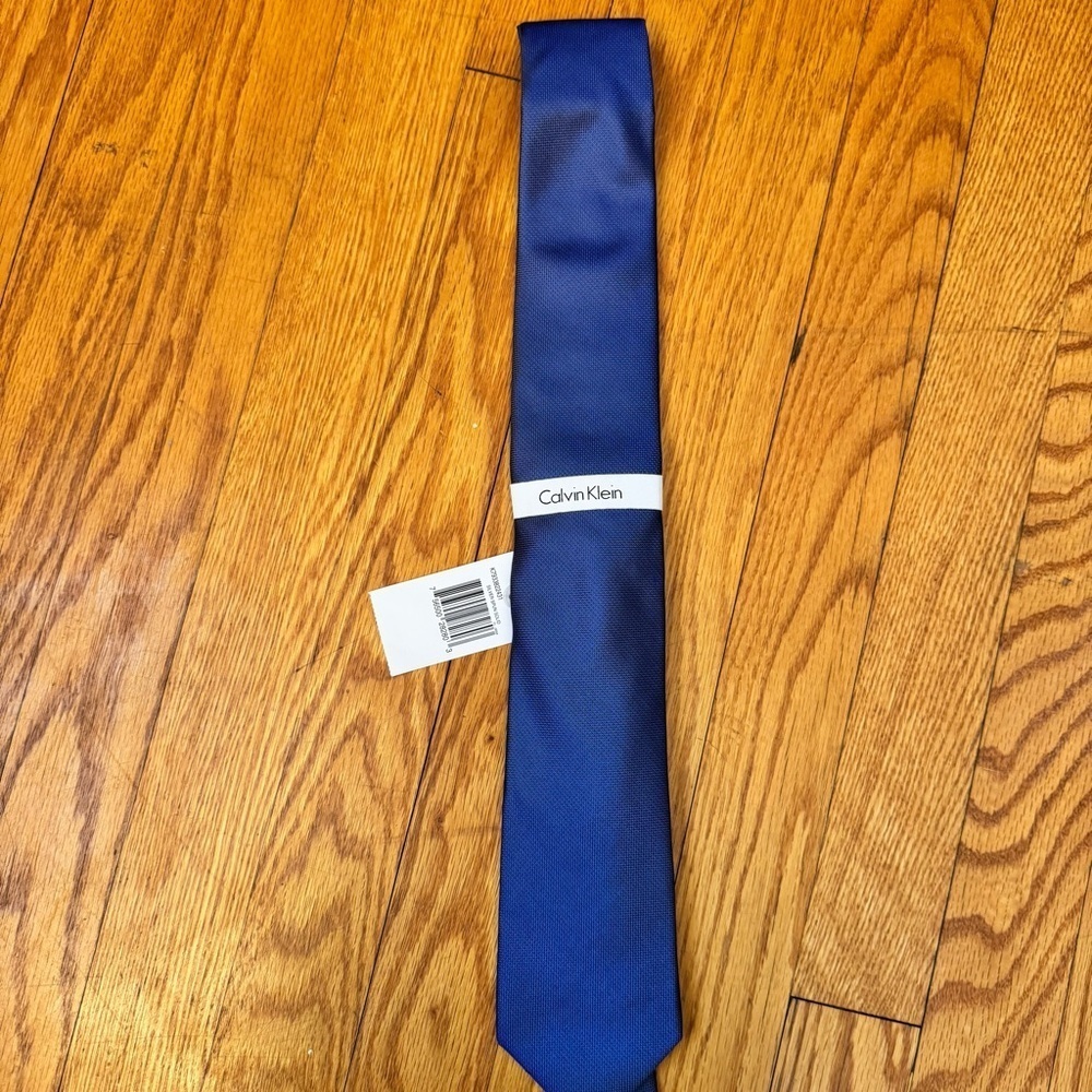 NWT Calvin Klein Men's Blue Small Checkered Design 100% Silk Tie